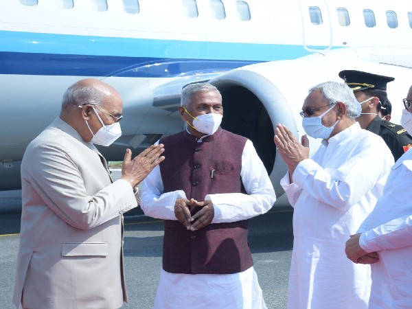 President Ram Nath Kovind at Patna airport. (Photo/ANI)