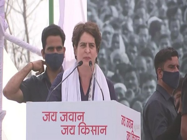 Priyanka Gandhi Vadra addresses Kisan Mahapanchayat in Uttar Pradesh's Meerut. [Photo/ANI]