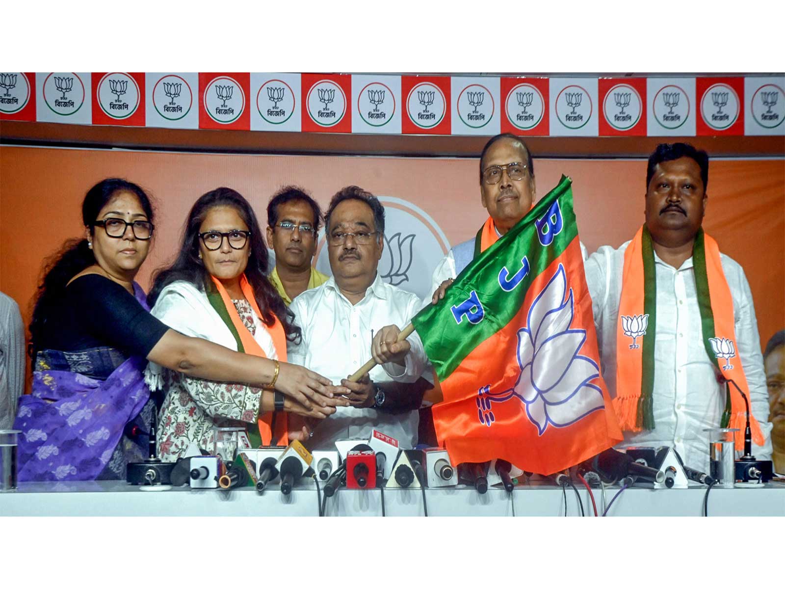 Former TMC MPs Sushmita Dev, Sukhendu Sekhar Roy, and Prakash Chik Baraik join BJP (Photo/ANI)