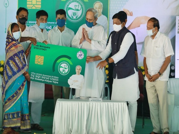 Odisha CM launches distribution of smart health card under BSKY
