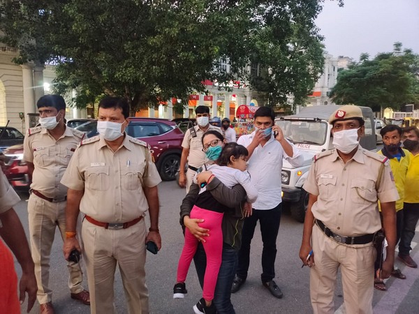 Delhi Police reunites 3-year-old with her mother at Connaught Place