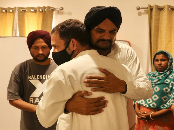 Congress leader Rahul Gandhi with Sidhu Moose Wala's family.  (ANI/photo)