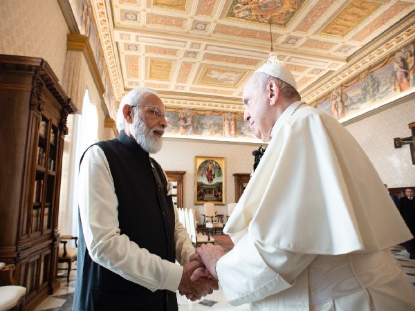 Prime Minister Narendra Modi had a warm meeting with Pope Francis in Vatican City. (Photo Credit: PM Modi twitter)