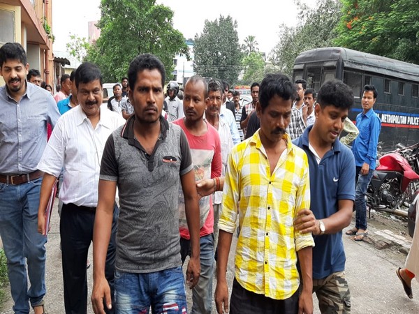Smugglers arrested in Siliguri (Photo/ANI)