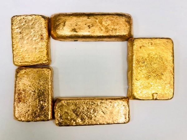 Five gold bars seized at Hyderabad airport (Photo/ANI)