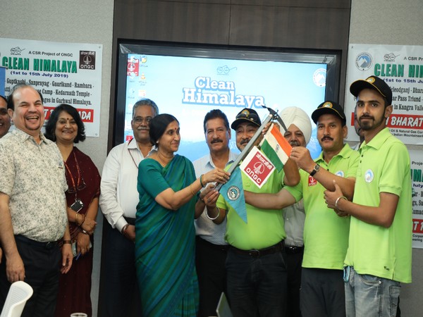 Dr Alka Mittal, Director (HR), ONGC flagging off Clean Himalaya Expedition