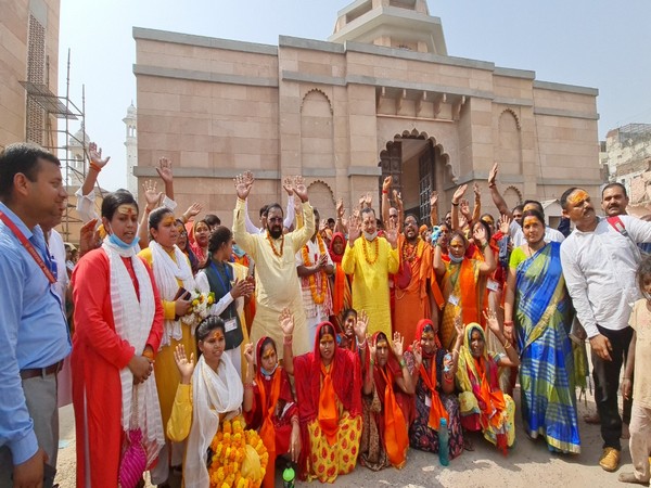 RSS leader Indresh Kumar visited Kashi Vishwanath temple (Photo/ANI)