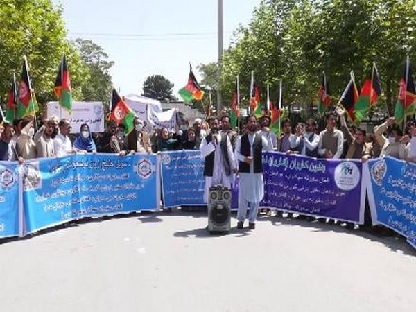 Protestors raised slogans against Islamabad (Picture/ToloNews)