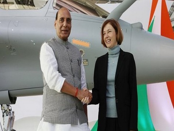 Defence Minister Rajnath Singh (L) and his French counterpart Florence Parly (R) (Photo source: French Embassy in New Delhi)