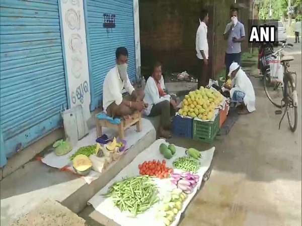 Fruit vendors in Patrapada on Thursday. [Photo/ANI]