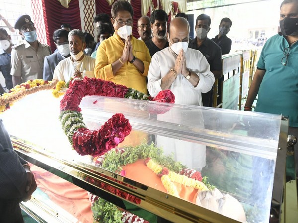 Chief Minister Basavaraj Bommai at Shivaram's funeral (Image Source: Twitter)