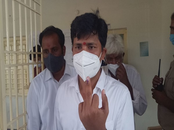 M Gurumurthy, YSRCP candidate of Tirupati Lok Sabha by poll showing inked finger after casting vote on Saturday. (Photo/ANI)