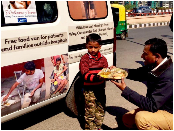 Chandan's father Girish donates food outside AIIMS, Delhi 