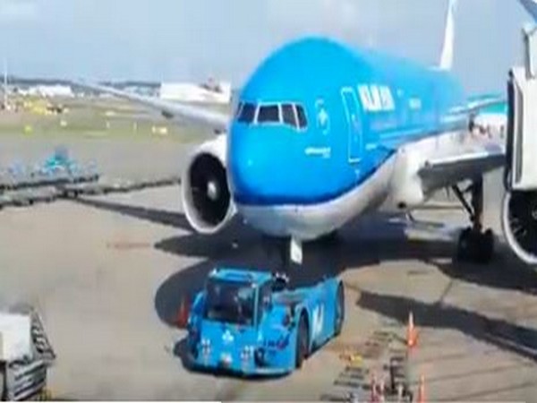 KL 877 flight from Amsterdam to Mumbai (Photo Credits:  Embassy of India in The Hague Twitter)