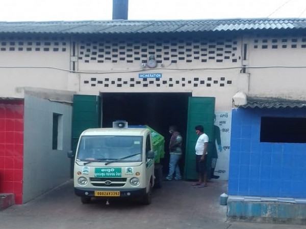 Bhubaneswar Municipal Corporation (BMC) has started collecting bio-medical waste from home isolation patients (Photo/ANI)