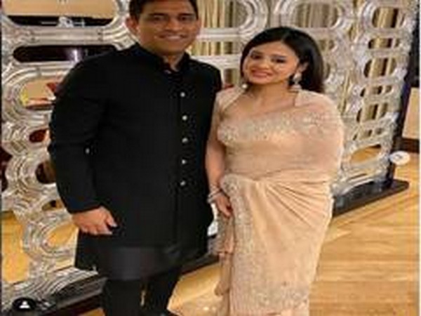 MS Dhoni with wife Sakshi (Photo/ Sakshi Instagram)