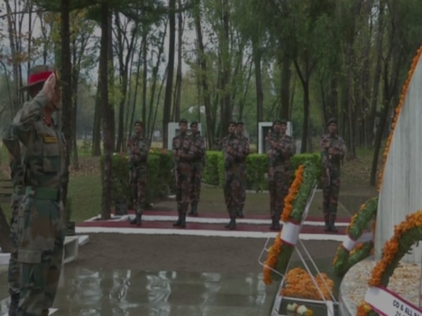 Indian Army paying tribute at war memorial in Poonch district (Photo/ANI)