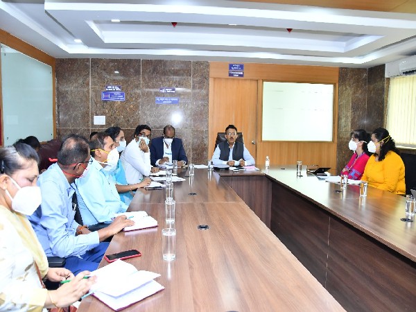 BBMP Chief Commissioner Gaurav Gupta held a meeting with Paediatric experts 
