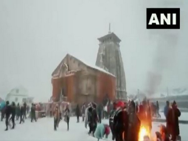 Trees and houses were seen covered in white sparkling snow making the place magnificent for tourists for the winters. Photo/ANI