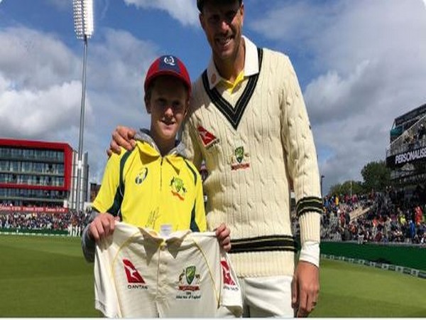 12-year-old Max Waight with Australia bowler James Pattinson (Photo/ cricket.com.au Twitter)