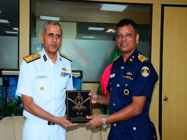 Bangladesh zonal commander Captain Shah Mohammed Moyeen Uddin with Indian Coast guard IG Rajan Bargotra in Kolkata on Tuesday. Photo/ANI