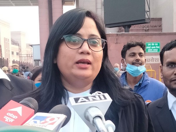 Hathras rape case victi's lawyer Seema Kushwaha speaking to reporters in Lucknow on Wednesday [Photo/ANI]