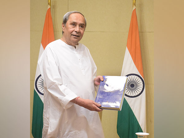 Naveen Patnaik releases books at Naveen Niwas 