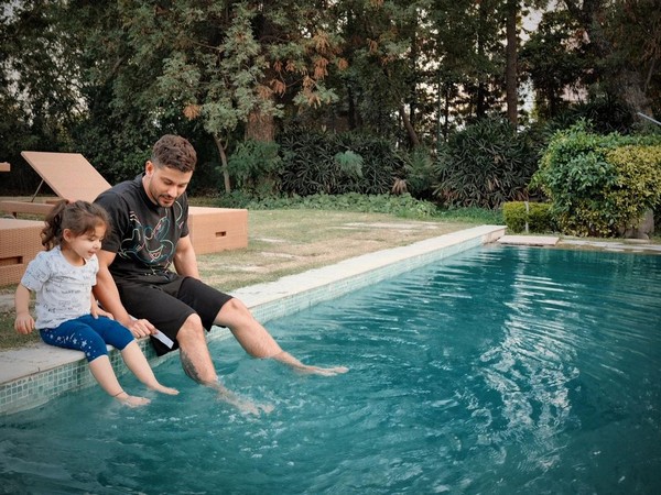 Kunal Kemmu with his daughter Inaaya (Image source: Instagram)