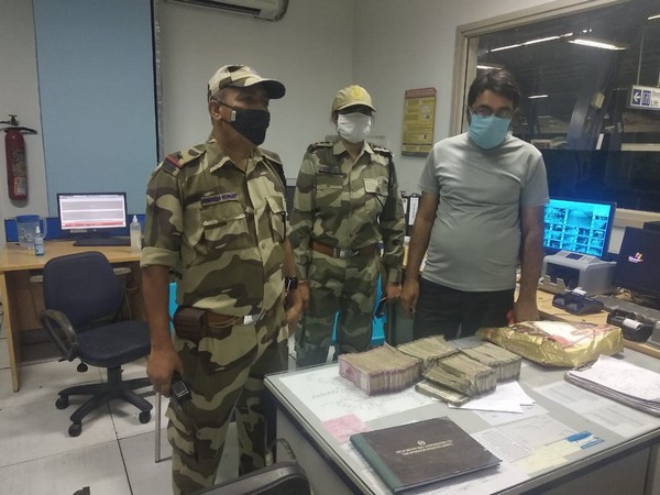 CISF detected cash amounting to Rs. 35 lakh from a passenger at Delhi's metro station