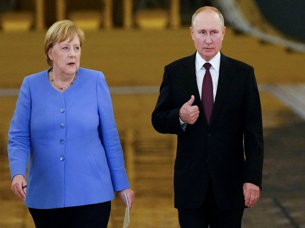 Russian President Vladimir Putin and German Chancellor Angela Merkel in Moscow, Russia August 20, 2021 [Image: Reuters]