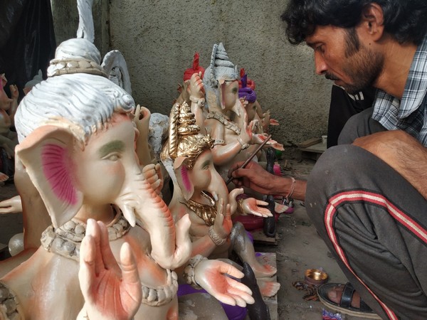 Sculpture artist Pradeep Modan from Malda working on Ganesha idols (Photo/ANI)