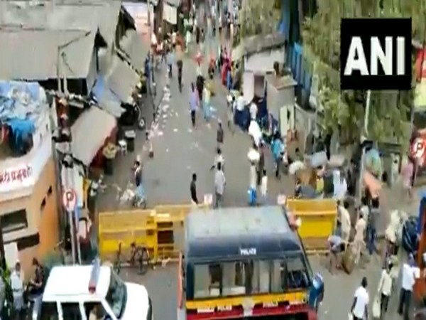 A view of Mumbai's Byculla market on Thursday after the announcement of fresh COVID lockdown guidelines. [Photo/ANI]