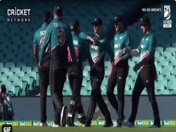 Kiwi cricket team in action against Australia at the SCG (Photo/ cricket.com.au Twitter) 