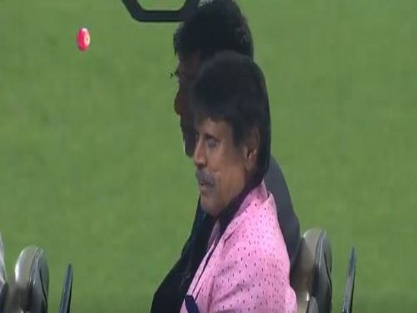 Kapil Dev and K Srikkanth take lap of honour at the Eden Gardens (Photo/ BCCI Twitter)