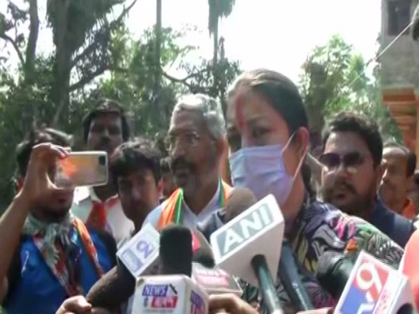 Union Minister Smriti Irani speaks to reporters in West Bengal's South 24 Parganas on Friday. [Photo/ANI]