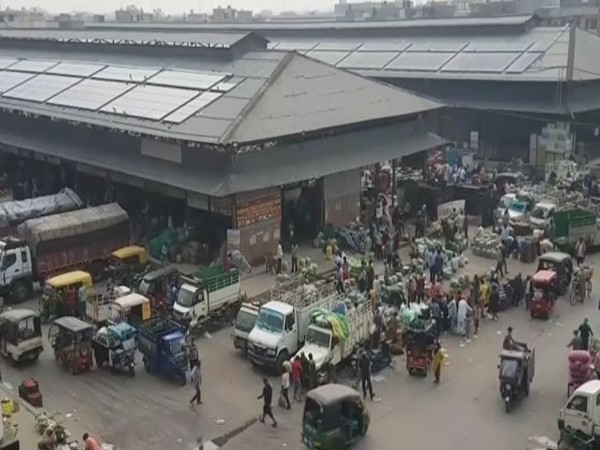A visual from the Ludhiana subzi mandi on Tuesday. [Photo/ANI]