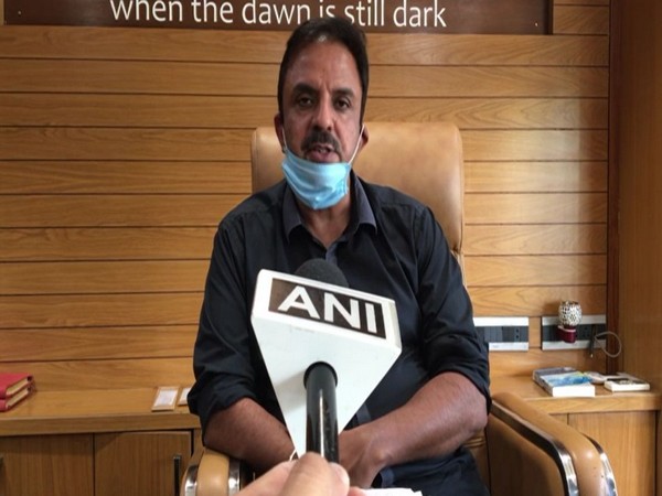 Digvijay Singh's lawyer Ravinder Singh Chhabra speaking to ANI in Indore on Tuesday. [Photo/ANI]