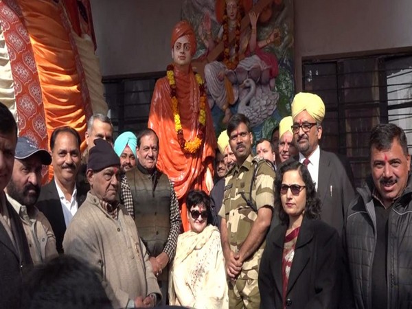 Statue of Swami Vivekananda unveiled in Kathua on Friday. Photo/ANI