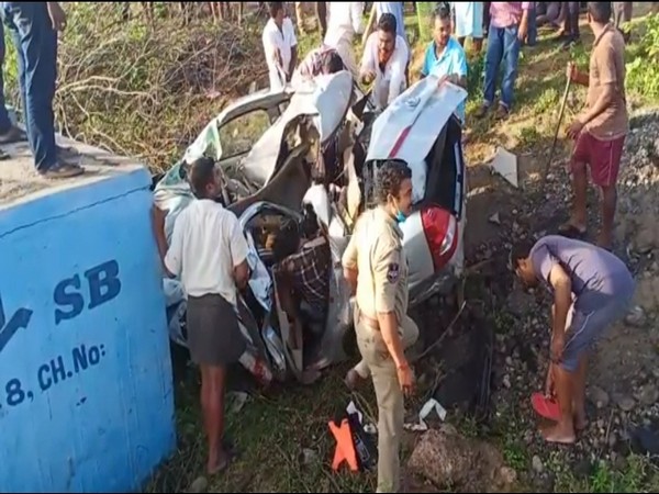Five killed in car crash in Telangana's Nalgonda  on Friday. [Photo/ANI]