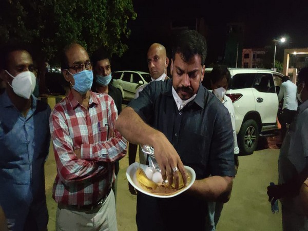 Andhra Pradesh irrigation minister P Anil Kumarad a meal at the hospital to check the quality of food that was being served to COVID patients. (Photo/ANI)