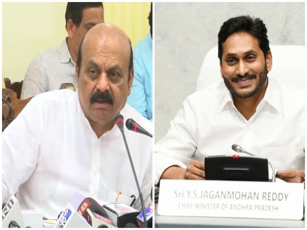 Karnataka CM Basavaraj Bommai, Andhra Pradesh CM Y. S. Jagan Mohan Reddy (File Photo/ANI)