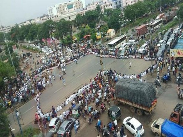 Relay fast staged by doctors in Vijayawada against NMC Bill 2019