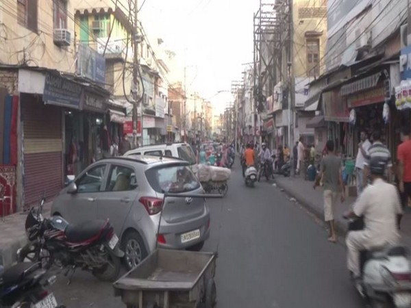 Visual of a market in Srinagar (Photo/ANI)