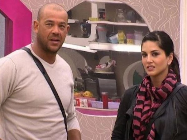 Andrew Symonds with Sunny Leone (Image source: Twitter)