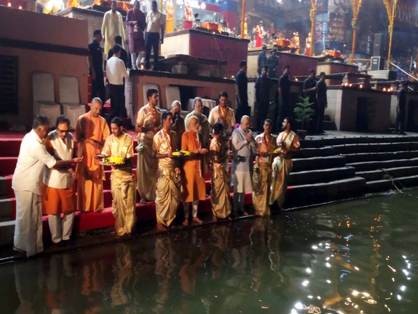 Prime Minister Narendra Modi performs aarti on the banks of River Ganga