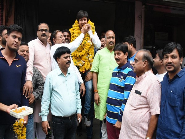Akash Vijayvargiya was garlanded after his release from the jail. Photo/ANI