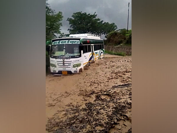  A bus got stuck near Pipalkoti on Badrinath Highway today following incessant rain in the region near Chamoli,[Photo/ANI]