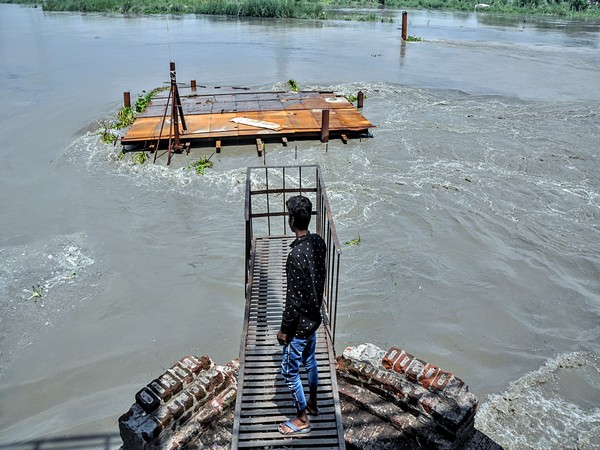 Water level in Yamuna is expected to cross danger mark by today evening. (Photo/ANI)