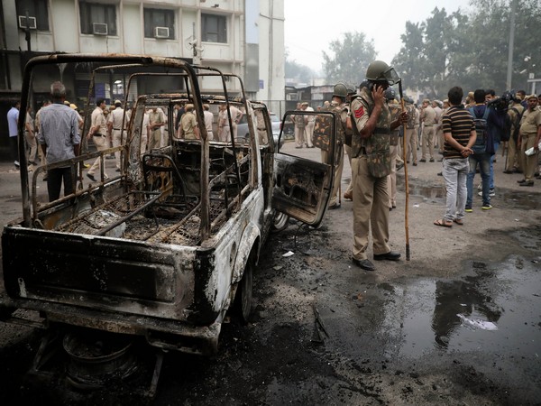 Police officials at Tis Hazari court after the clashes in November (File photo) 
