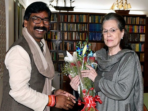 Jharkhand Chief Minister Hemant Soren Congress interim President Sonia Gandhi. (File Photo)